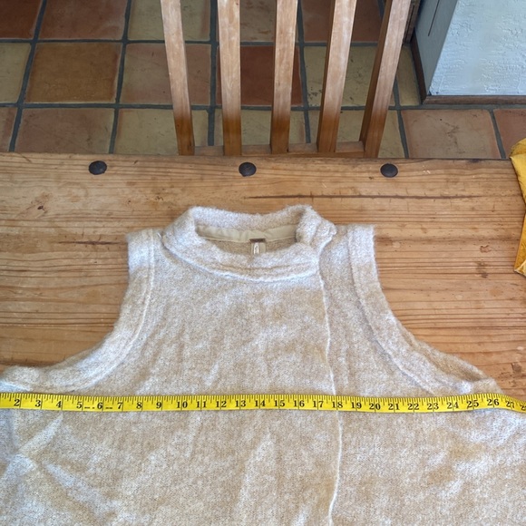 ✌️LIKE NEW ‼️ FREE PEOPLE ALPACA CAPE‼️ - Picture 12 of 16